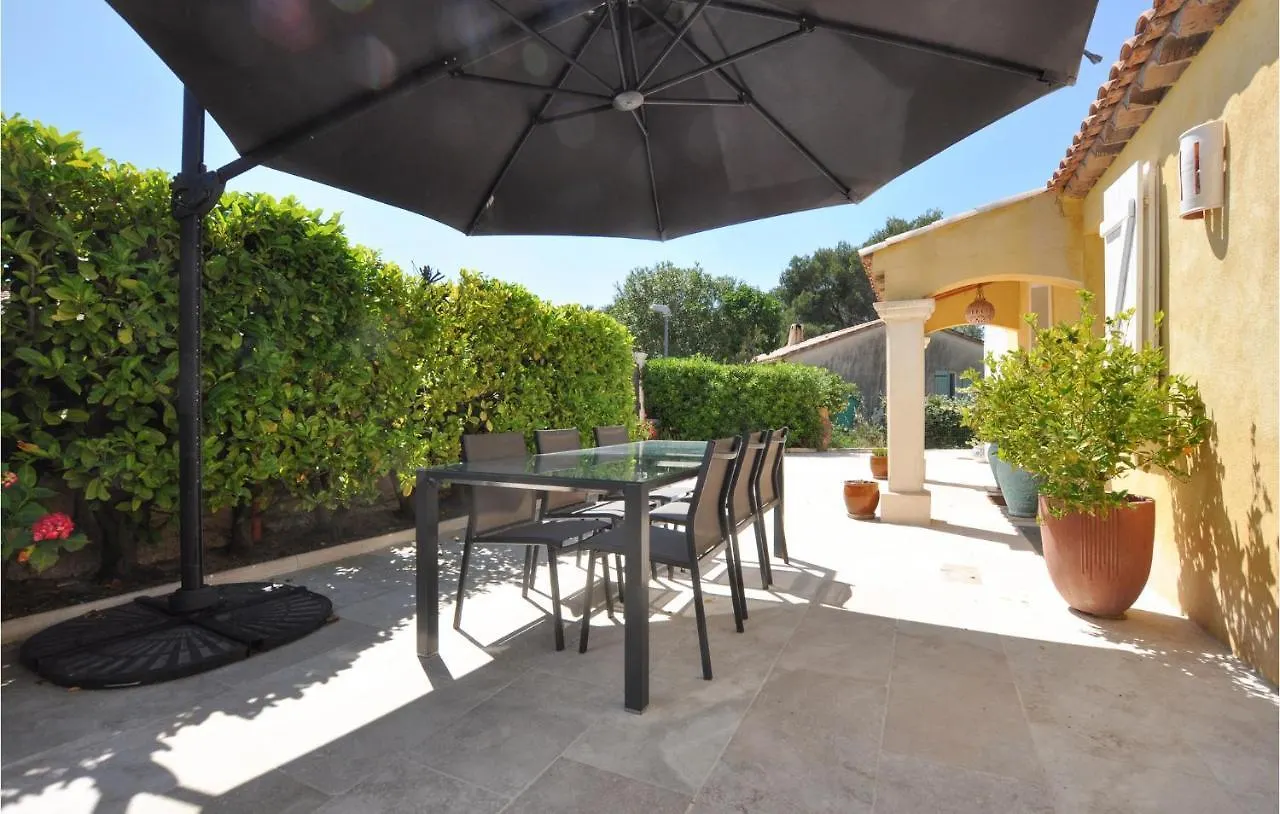 Holiday home 3 Bedroom Beautiful Home In Bagnols En Foret
