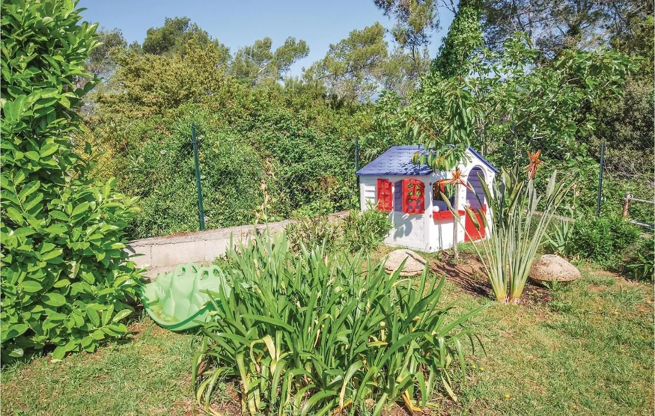 3 Bedroom Beautiful Home In Bagnols En Foret France
