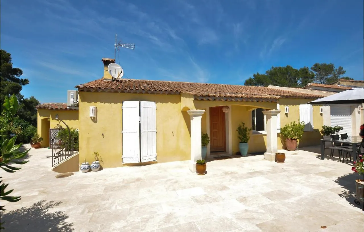 Holiday home 3 Bedroom Beautiful Home In Bagnols En Foret France